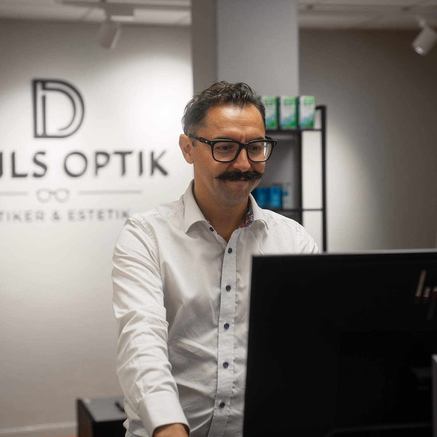Alla ögon förtjänar personlig uppmärksamhet”